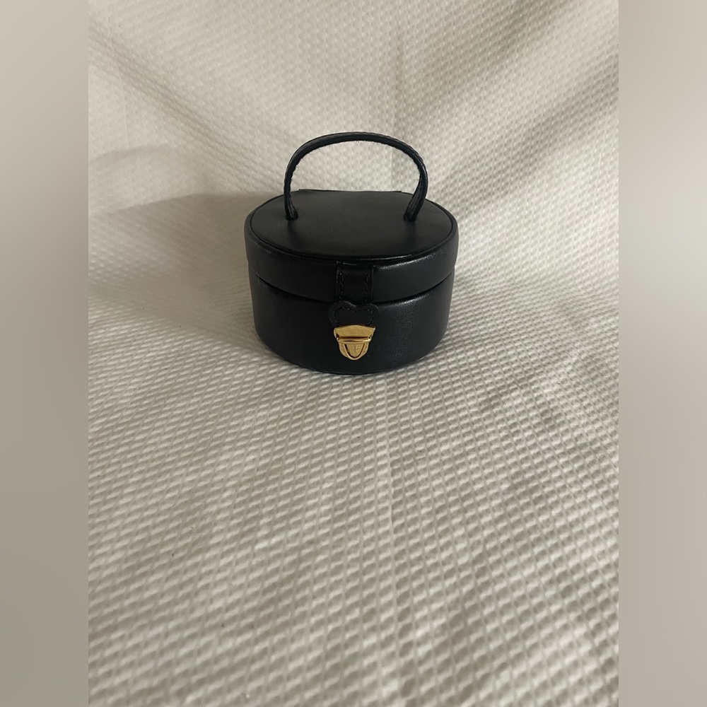 Purse shaped travel jewelry box